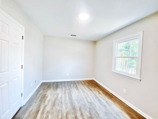 1065 Farm Pond Ln