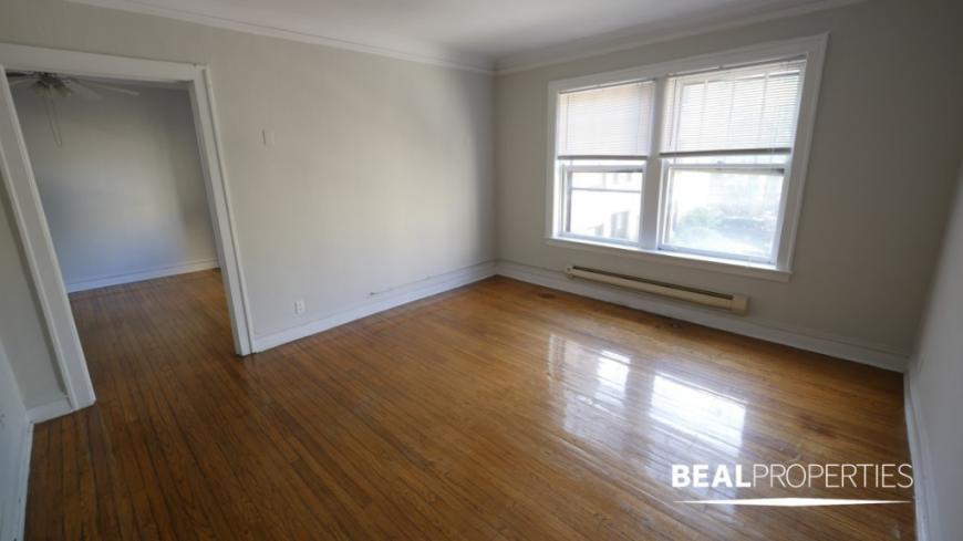 1121 W Oakdale Ave in Chicago, IL - Building Photo