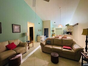 7786 SE Sugar Sand Cir in Hobe Sound, FL - Building Photo - Building Photo