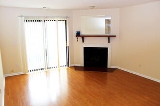 2241 Hedgerow Rd, Unit D in Columbus, OH - Building Photo - Building Photo