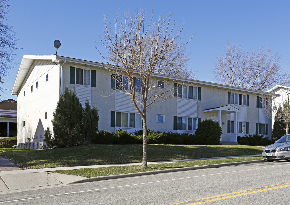 Galway On The Lake Apartments in Waconia, MN - Building Photo