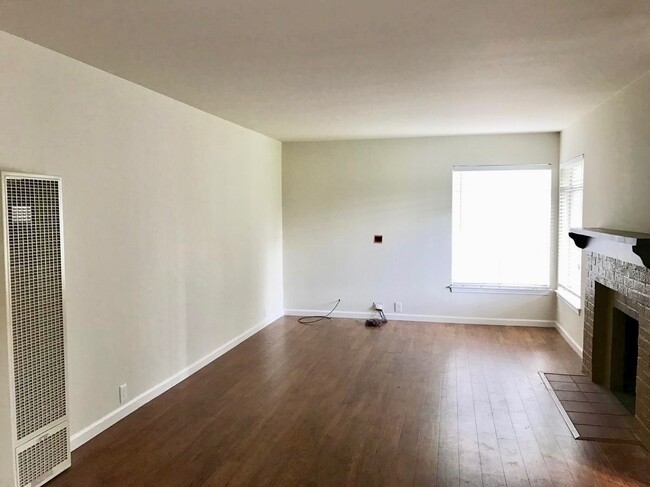 2395 W Hedding St in San Jose, CA - Building Photo - Building Photo