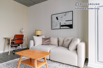 460 W Chicago Ave in Chicago, IL - Building Photo - Building Photo