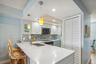 19201 Vista Ln in Indian Shores, FL - Building Photo - Building Photo