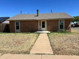 8219 Elkridge Ave in Lubbock, TX - Building Photo