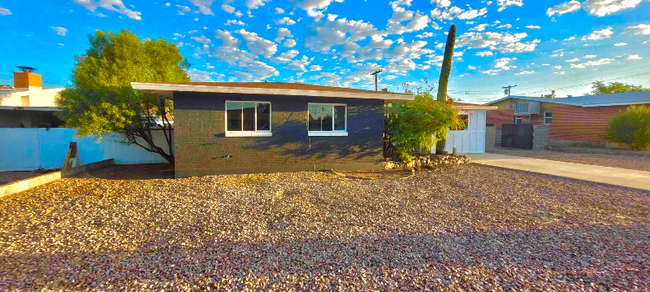 7033 E Calle Orion in Tucson, AZ - Building Photo - Building Photo