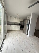 164 Arthur Ave, Unit 2 in West Babylon, NY - Foto de edificio - Building Photo