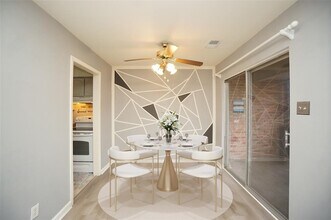 2595 Marilee Ln in Houston, TX - Building Photo - Building Photo