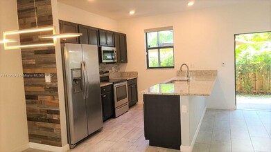 1545 SW 28th St in Fort Lauderdale, FL - Building Photo - Building Photo