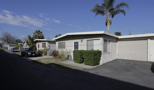 2316 Elden Ave in Costa Mesa, CA - Building Photo - Building Photo