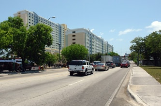 Santa Clara I in Miami, FL - Building Photo - Building Photo