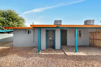 305 E Roeser Rd in Phoenix, AZ - Building Photo - Building Photo