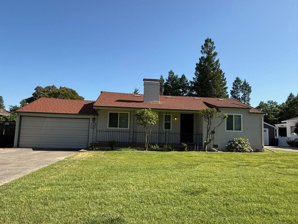 630 Casmalia Way in Sacramento, CA - Building Photo