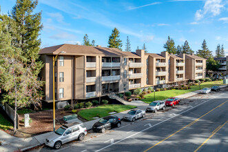 Saratoga Gardens Condominiums in San Jose, CA - Building Photo - Building Photo