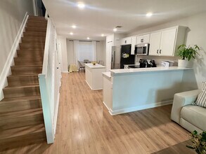 5049 Genove Pl in Riviera Beach, FL - Foto de edificio - Building Photo