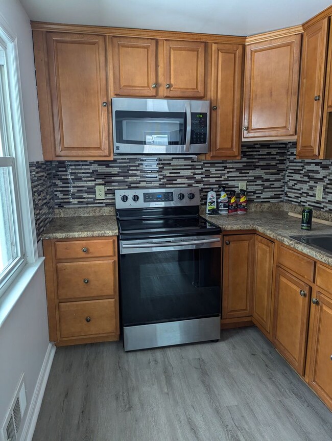 68 Walnut St in East Hartford, CT - Building Photo - Building Photo