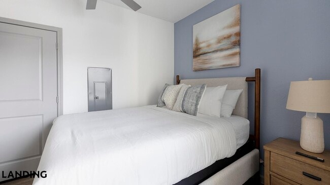 1001 S Center St in Arlington, TX - Building Photo - Building Photo