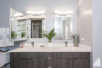 922 W Addison St, Unit 510 in Chicago, IL - Building Photo - Building Photo
