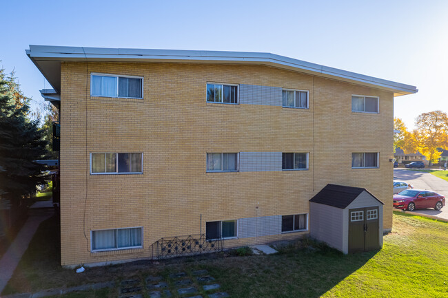 Margaret Apartments in Calgary, AB - Building Photo - Building Photo