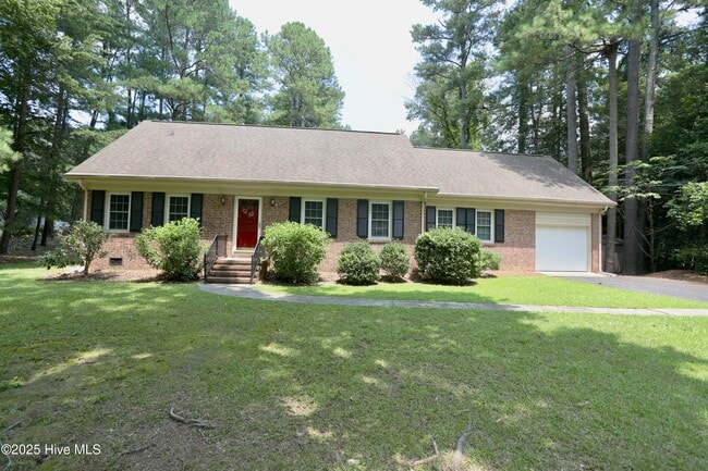 202 Haldane Dr in Southern Pines, NC - Building Photo - Building Photo