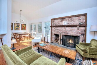 10 Tiffany Ln in Weston, CT - Building Photo - Building Photo