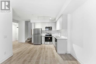 16 Melbourne Ave in St Catharines, ON - Building Photo - Building Photo