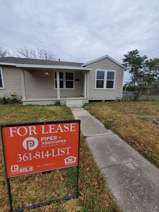 4101 Christie St in Corpus Christi, TX - Building Photo