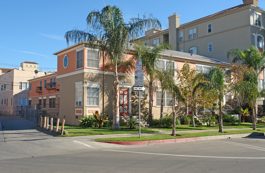 314 S Cloverdale Ave in Los Angeles, CA - Foto de edificio