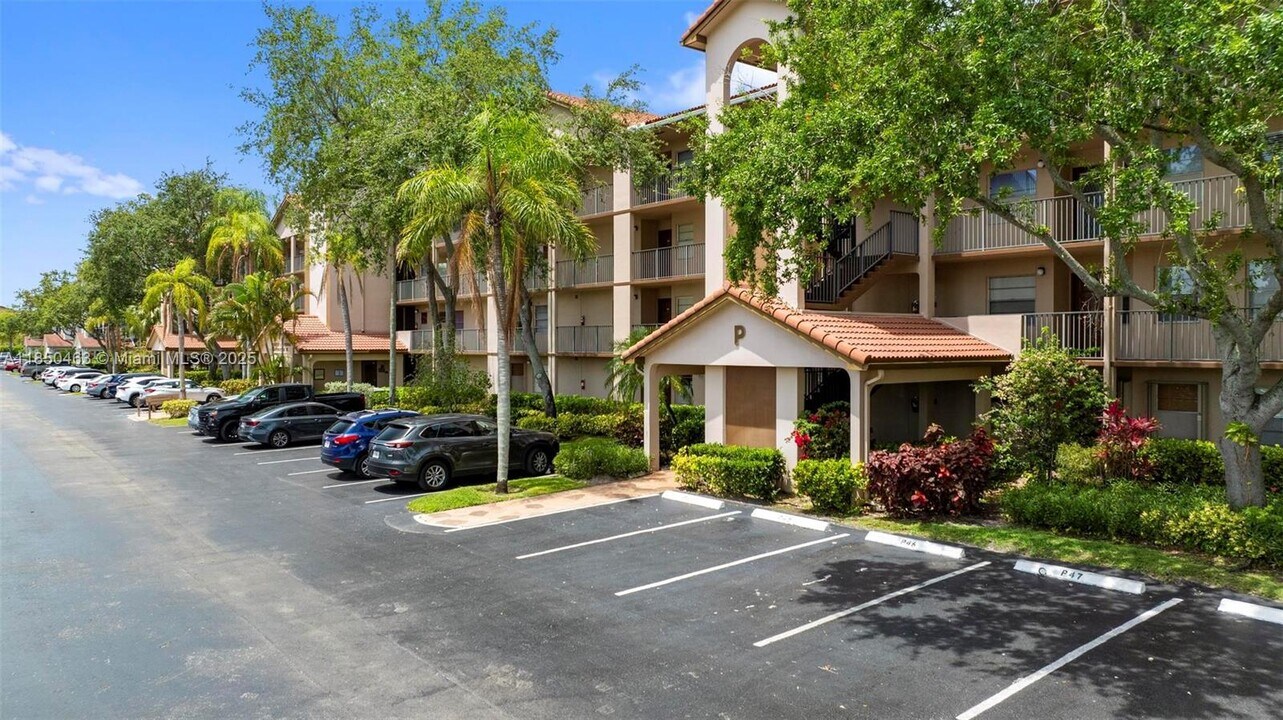 1300 SW 124th Terrace in Pembroke Pines, FL - Building Photo