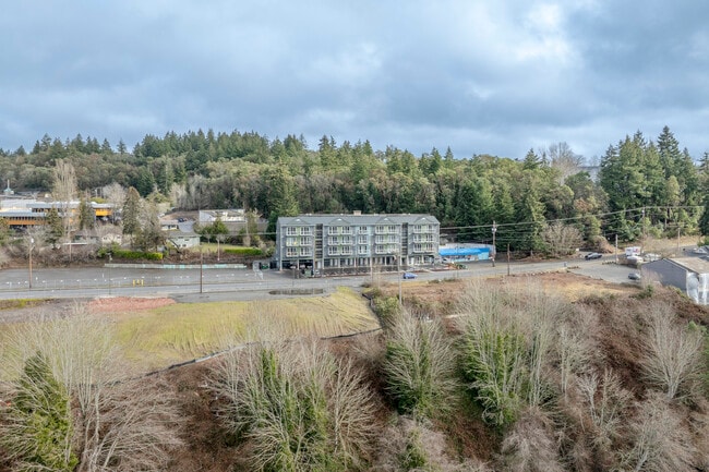 2091 Wheaton Way in Bremerton, WA - Building Photo - Building Photo