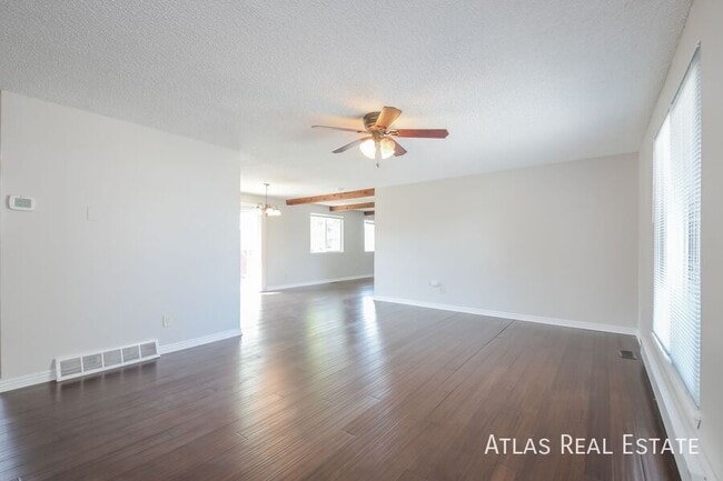 16502 E Kansas Dr in Aurora, CO - Building Photo - Building Photo