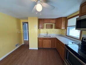 10 Harkness Dr in Milford, CT - Foto de edificio - Building Photo