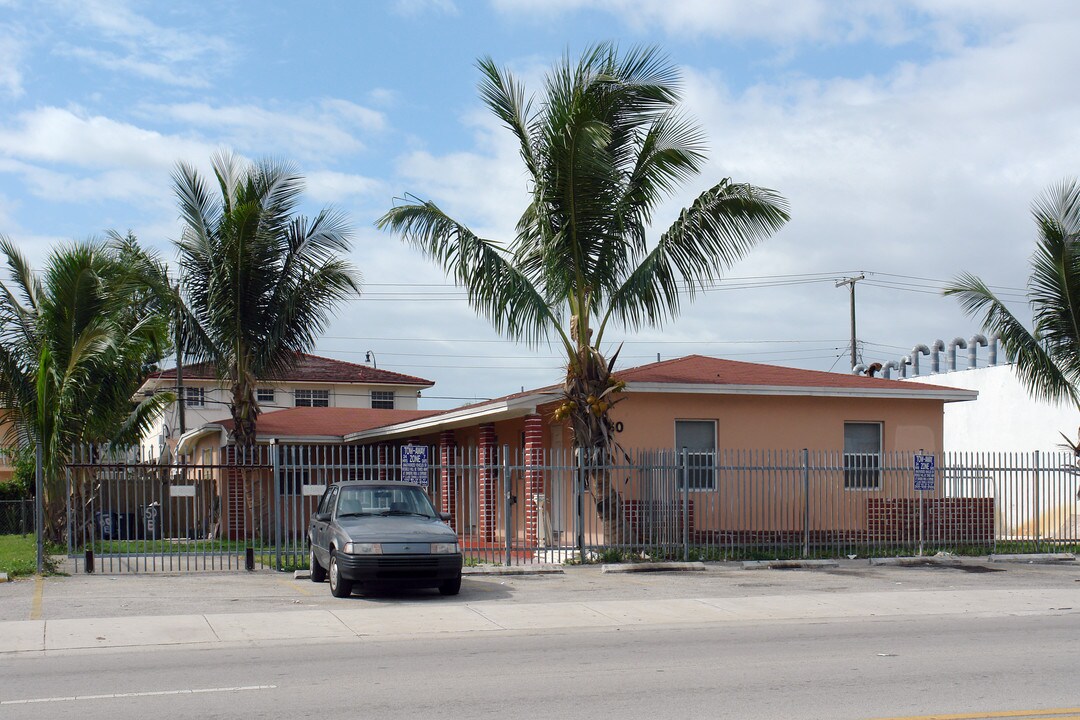 50 E 9th St in Hialeah, FL - Building Photo