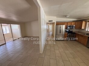 5621 E 13th St in Tucson, AZ - Building Photo - Building Photo