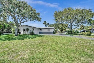 2761 NE 12th St in Pompano Beach, FL - Foto de edificio - Building Photo