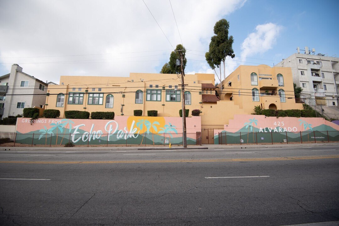 425 N Alvarado St, Unit 104 in Los Angeles, CA - Building Photo