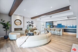 160 N La Peer Dr in Beverly Hills, CA - Building Photo