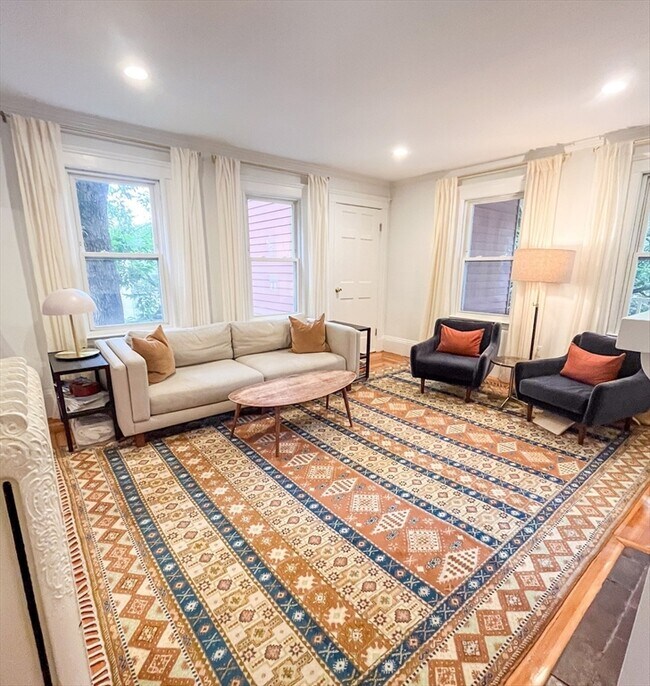 35 William St, Unit 2 in Cambridge, MA - Foto de edificio - Building Photo