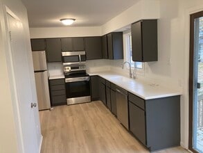 431 N Thompson Rd in Sun Prairie, WI - Building Photo - Building Photo