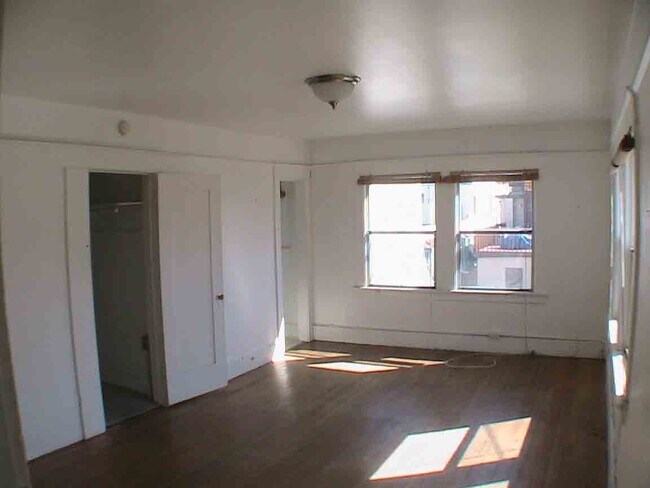 48 Dudley Ave in Venice, CA - Building Photo - Building Photo