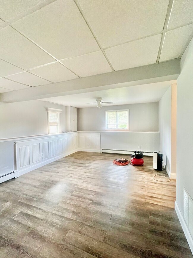 75 Chiswick Rd in Warwick, RI - Building Photo - Building Photo
