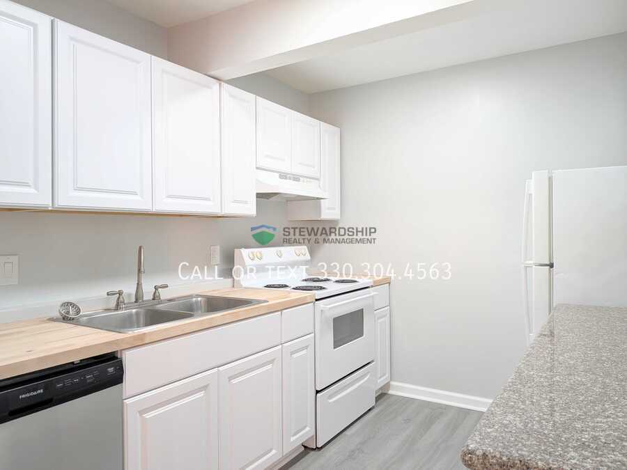 691 Carroll St in Akron, OH - Building Photo