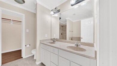 11905 Algonquin Dr in Houston, TX - Foto de edificio - Building Photo