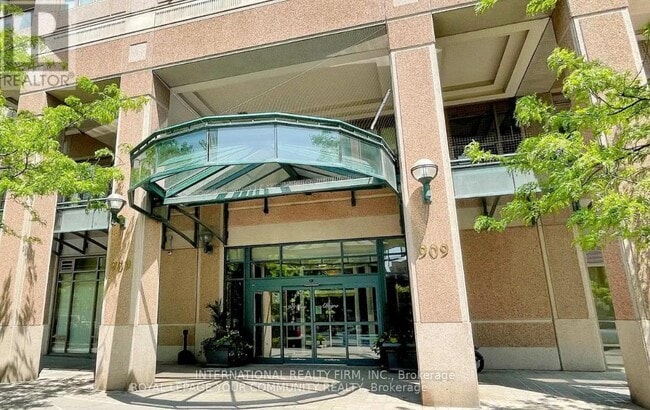 property at 909-909 Bay St.