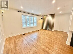 12 Foster Crescent in Cambridge, ON - Building Photo - Building Photo