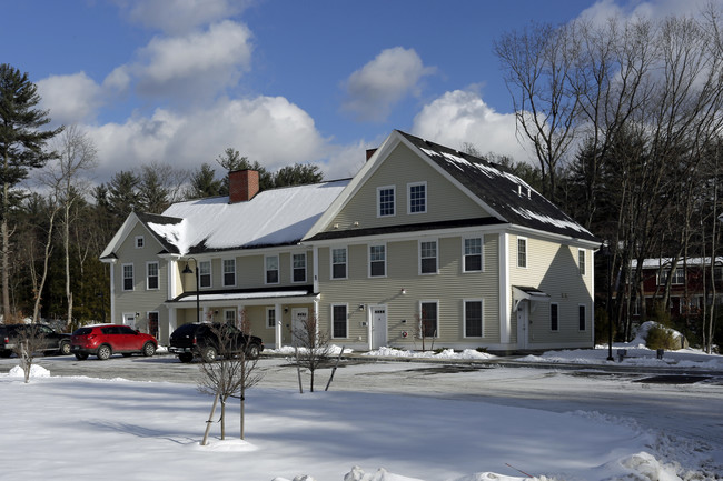 Hidden Pond Apartments in Amherst, NH - Building Photo - Building Photo