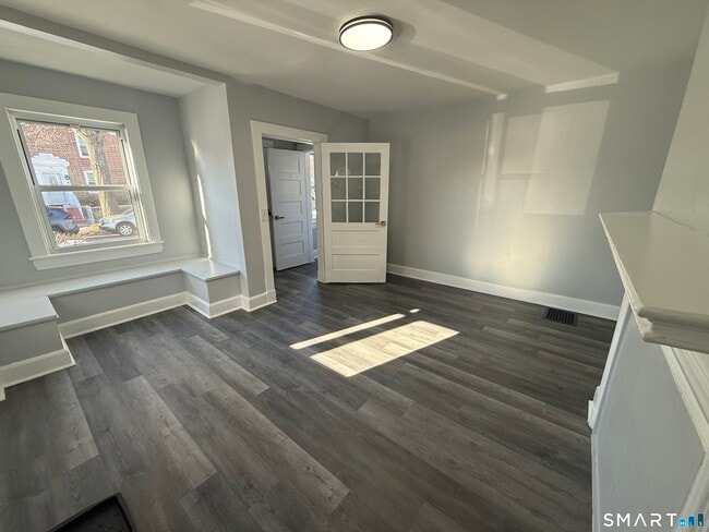 36-40-40 Carver St in Bridgeport, CT - Building Photo - Building Photo
