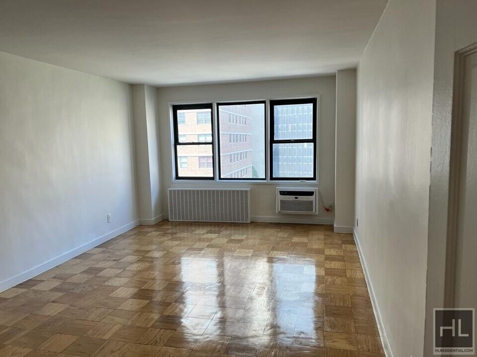 EAST 36 STREET in New York, NY - Building Photo