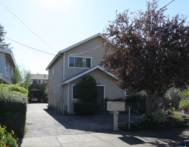 65 Ross Ave in San Anselmo, CA - Foto de edificio - Building Photo