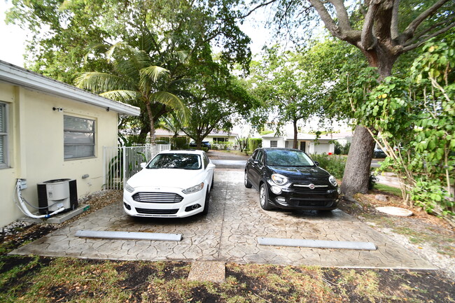 3225 S Le Jeune Rd in Coral Gables, FL - Building Photo - Building Photo